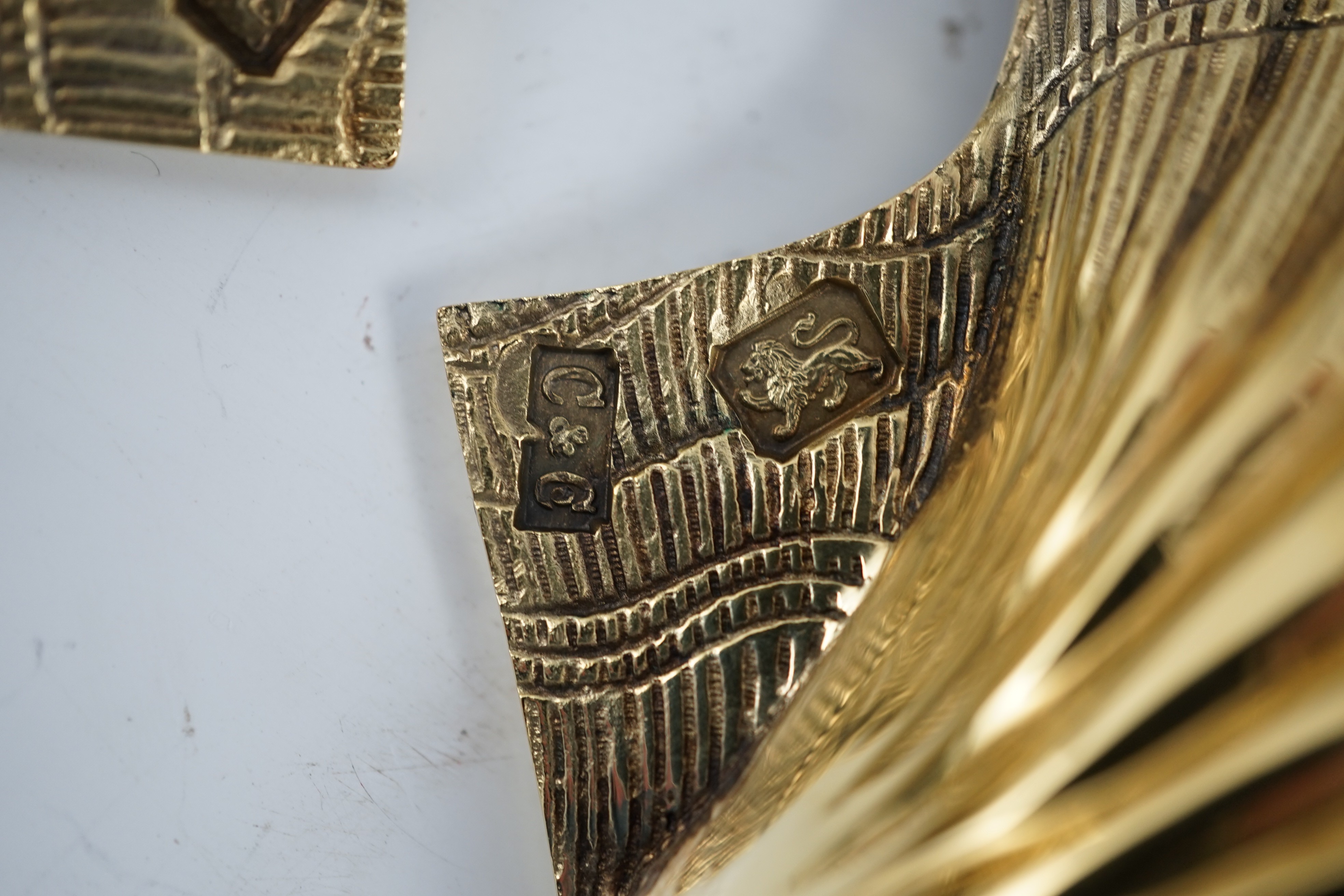 A cased pair of Elizabeth II silver gilt scallop shell butter dishes by Collingwood & Co
